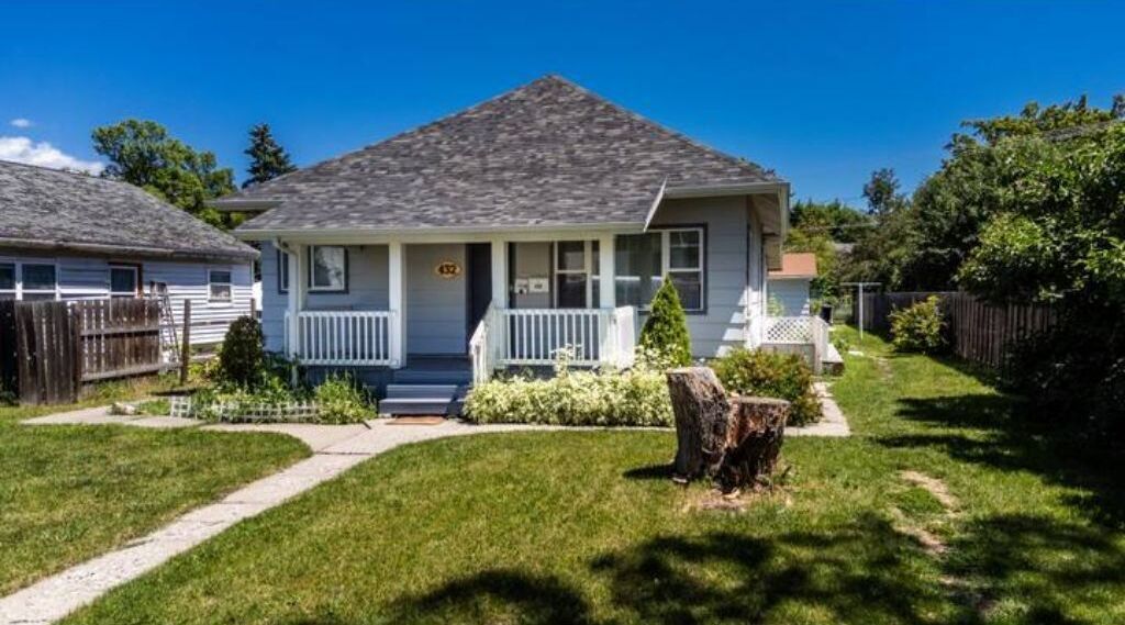 Charming downtown cottage