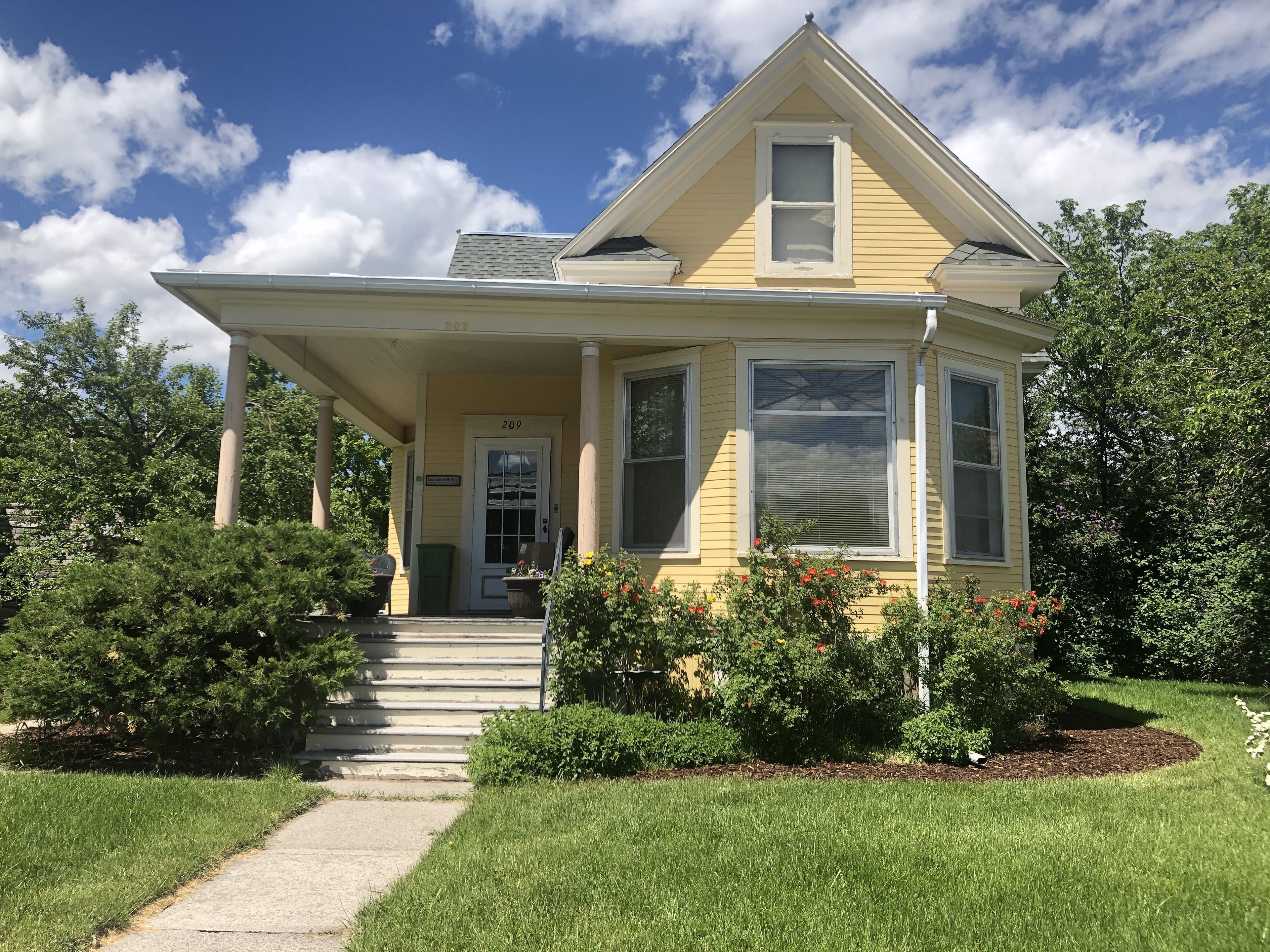 Historic Cottage, Two Blocks from Main St., 30 day+ stays.